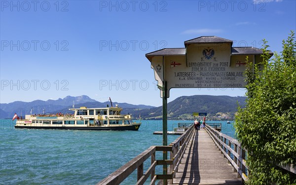 Landing stage with liner