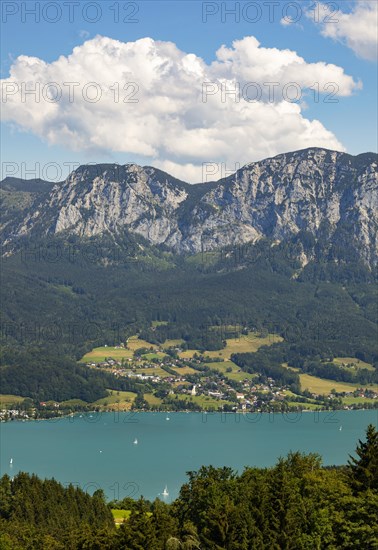 Steinbach am Attersee with Hoellengebirge