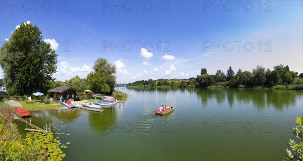 Boat rental at Lake Tachingen near Tettenhausen