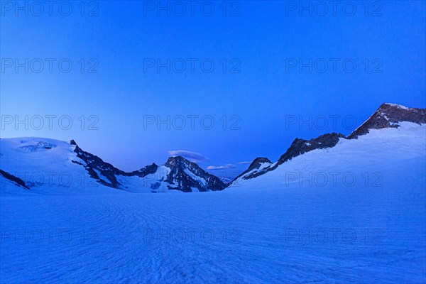 Morning atmosphere on the Studergletscher