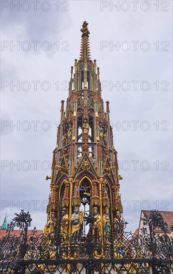 Beautiful fountain (Schoener Brunnen)