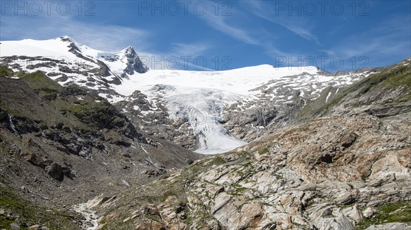 Mountain landscape with glacier Schlatenkees