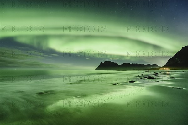 Northern lights at Uttakleiv Beach