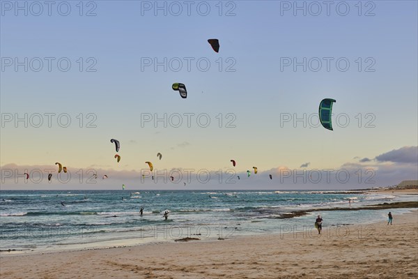 Many kitesurfers on the beach of Playa del Pozo