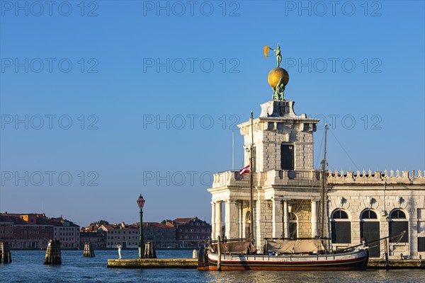 Dogana da Mar at the entrance to the Canale Grande