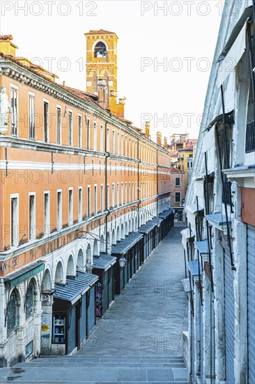 Closed souvenir shops at the Rialto Bridge due to the Corona Pandemic