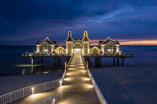 Illuminated pier