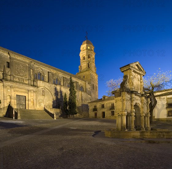 Fountain of Mary and Cathedral of Baeza