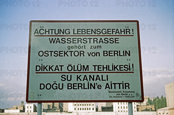 Warning sign on the Spree