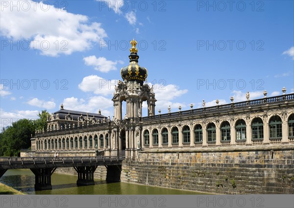 Crown gate with kennel trench and moat bridge