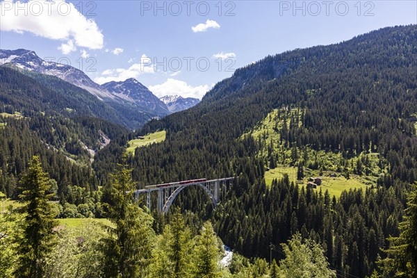 Rhaetian Railway on the Langwieser Viaduct