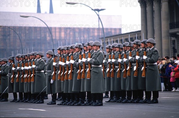 Changing of the guard in front of Schinkel's Neue Wache