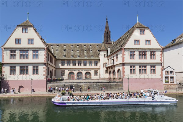 Excursion boats on the Ill in front of the historical museum