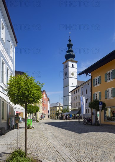 Market place with parish church Sankt Martin