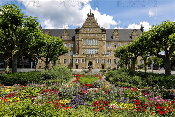 Local court and flowerbeds at Friedensplatz