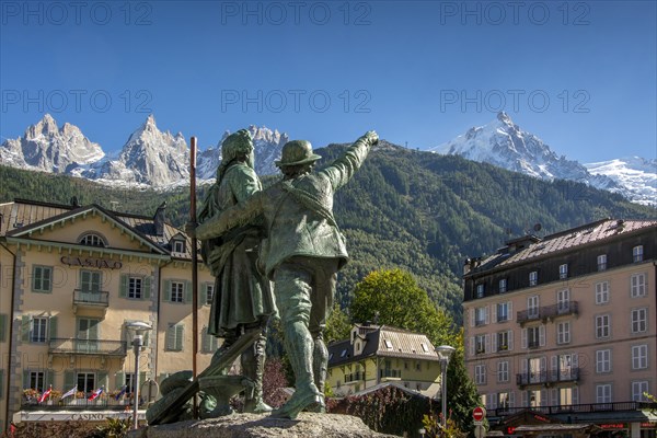 Statue of mountaineers Horace-Benedict de Saussure and Jacques Balmat