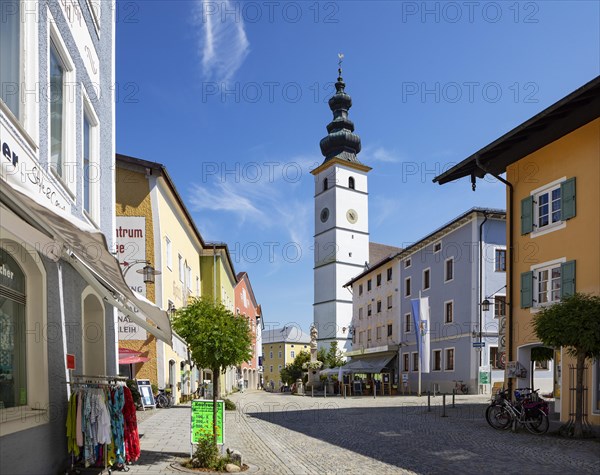 Market place with parish church Sankt Martin