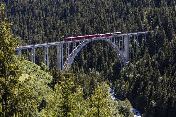 Rhaetian Railway on the Langwieser Viaduct