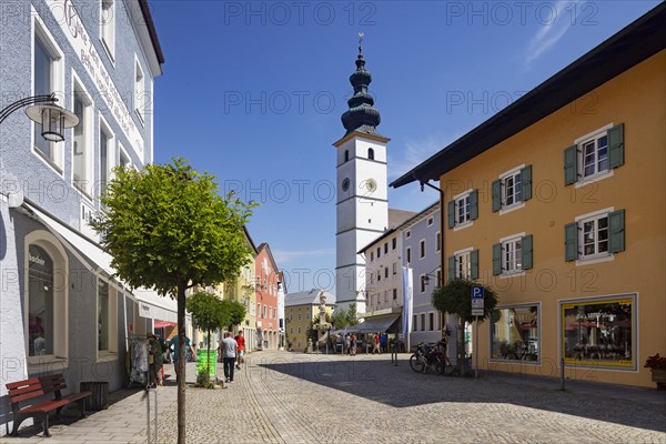 Market place with parish church Sankt Martin