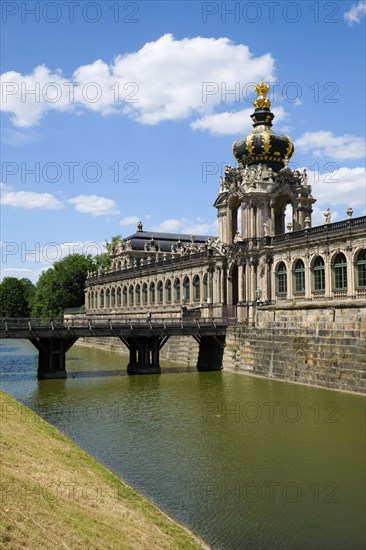 Crown gate with kennel trench and moat bridge