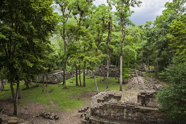 Different structures in El Cementerio