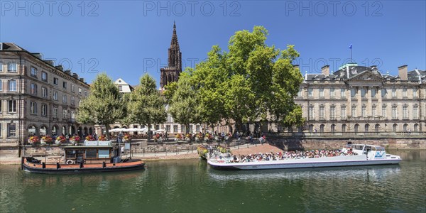 Excursion boats on the Ill in front of the Palais Rohan