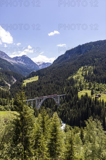 Rhaetian Railway on the Langwieser Viaduct