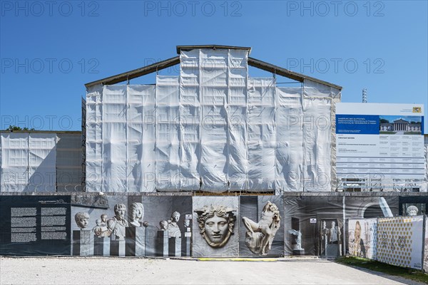 Glyptothek with fence