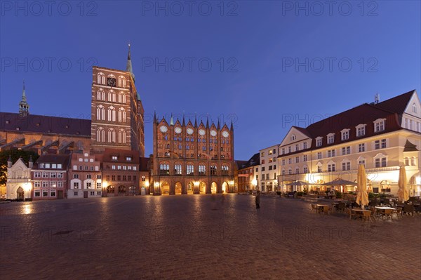 Alter Markt with Nikolai Church and City Hall