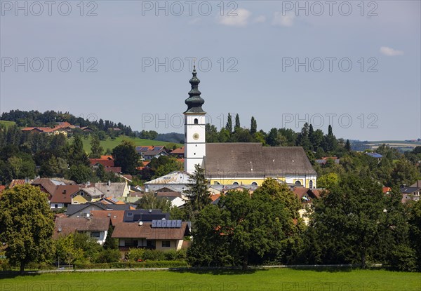 Village view with parish church Sankt Martin