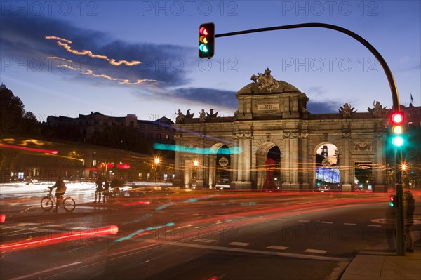 Puerta de Alcala at dusk