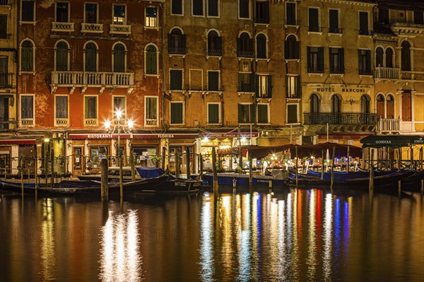 Historic house facades on the Canale Grande at night