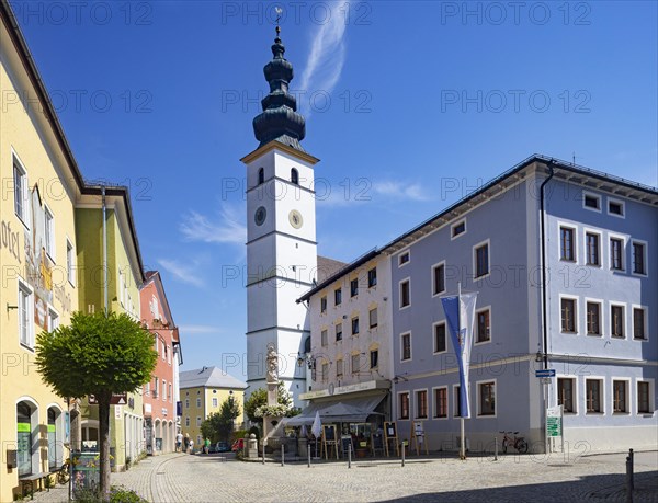 Market place with parish church Sankt Martin