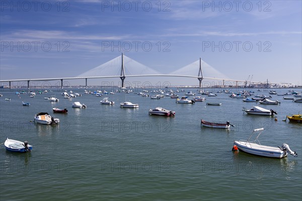 Small boats off the Puente de la Constitucion de 1812