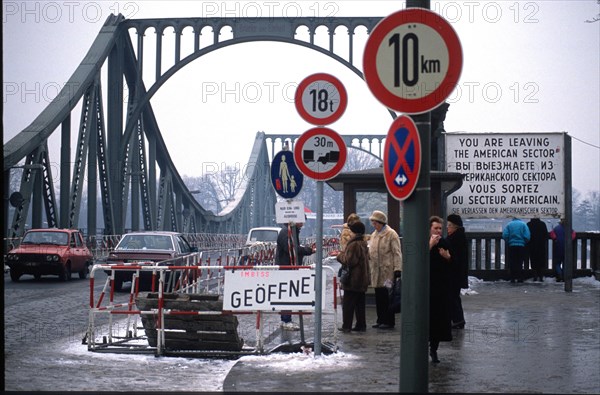 Road traffic at the Glienicker Bridge