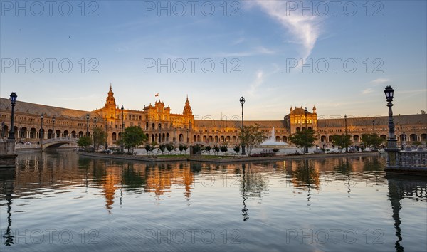 Plaza de Espana in the evening light with reflection in the canal