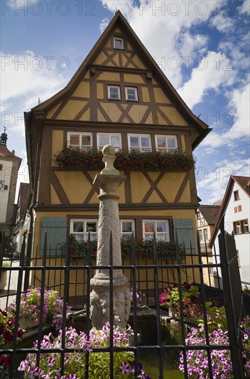 Fountain in front of Ploenlein 2