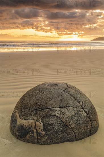 Moeraki Boulders at sunrise