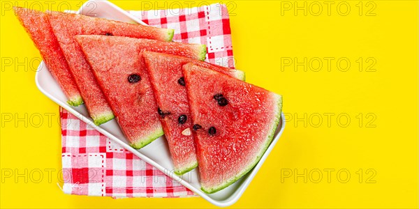 Pieces of watermelon in bowl on color background