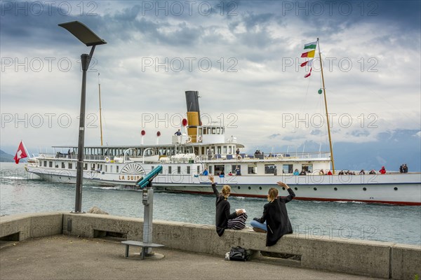 Paddle steamer La Suisse