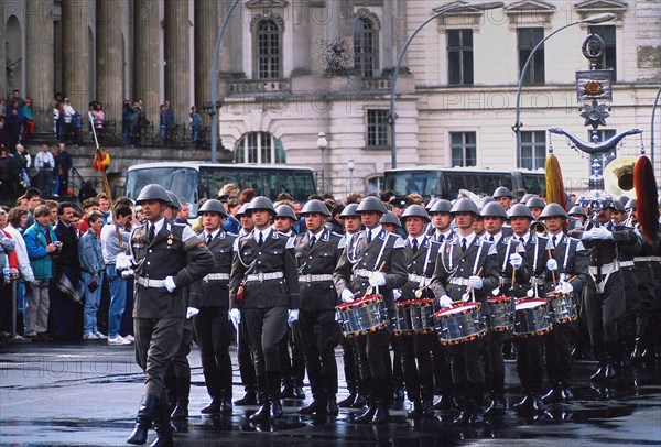 Great changing of the guard in front of Schinkel's Neue Wache