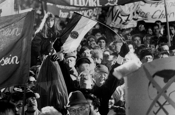 Demonstration against neo-Nazism in the GDR in front of the Soviet Memorial in Treptow