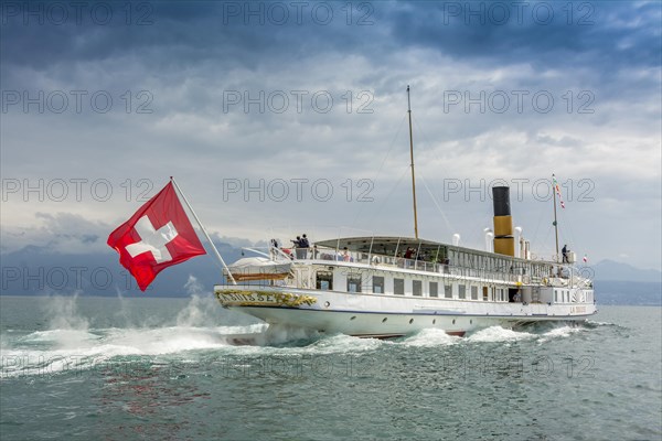 Paddle steamer La Suisse