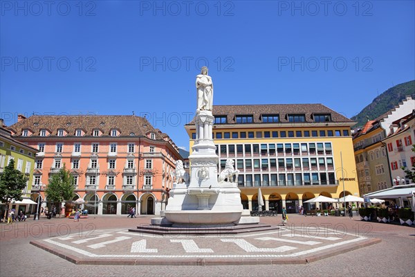 Monument Walter von der Vogelweide