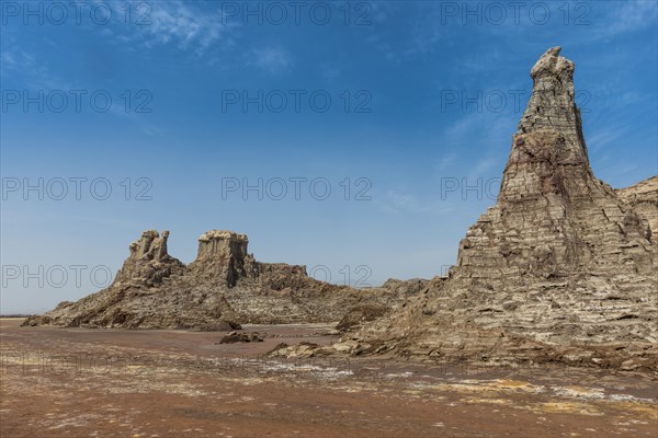 Sandstone formations with salt deposits