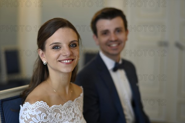 Bridal couple at the registry office