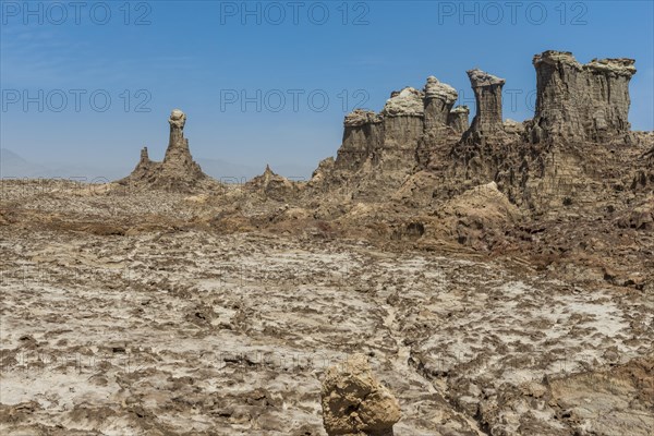 Sandstone formations with salt deposits