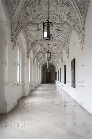 Archway with decorated stucco ceiling