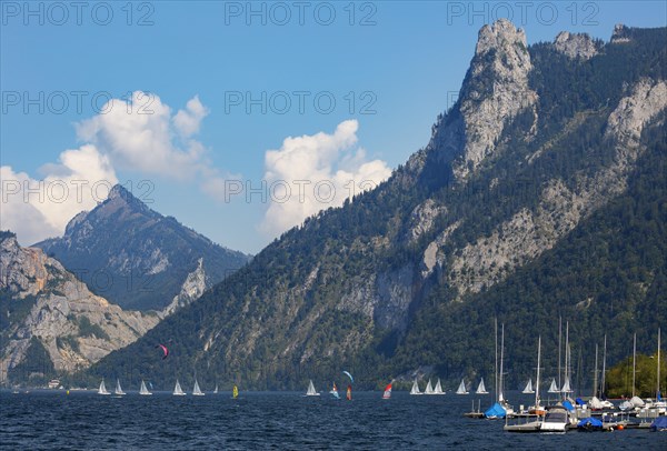 Sailing boats at Lake Lake Traun with Erlakogel