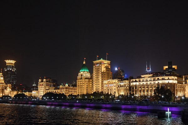 Boat trip Shanghai by night